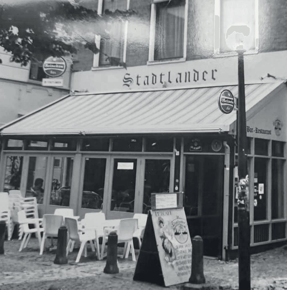 Historische zwart-witfoto van het pand van Stadtlander aan de Poelestraat